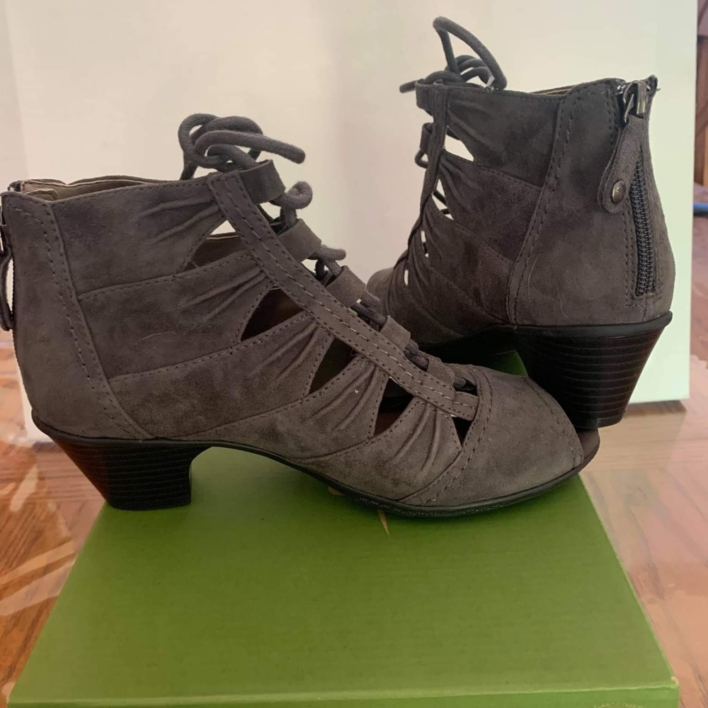 Earth Shoes - Picture 4 of 7